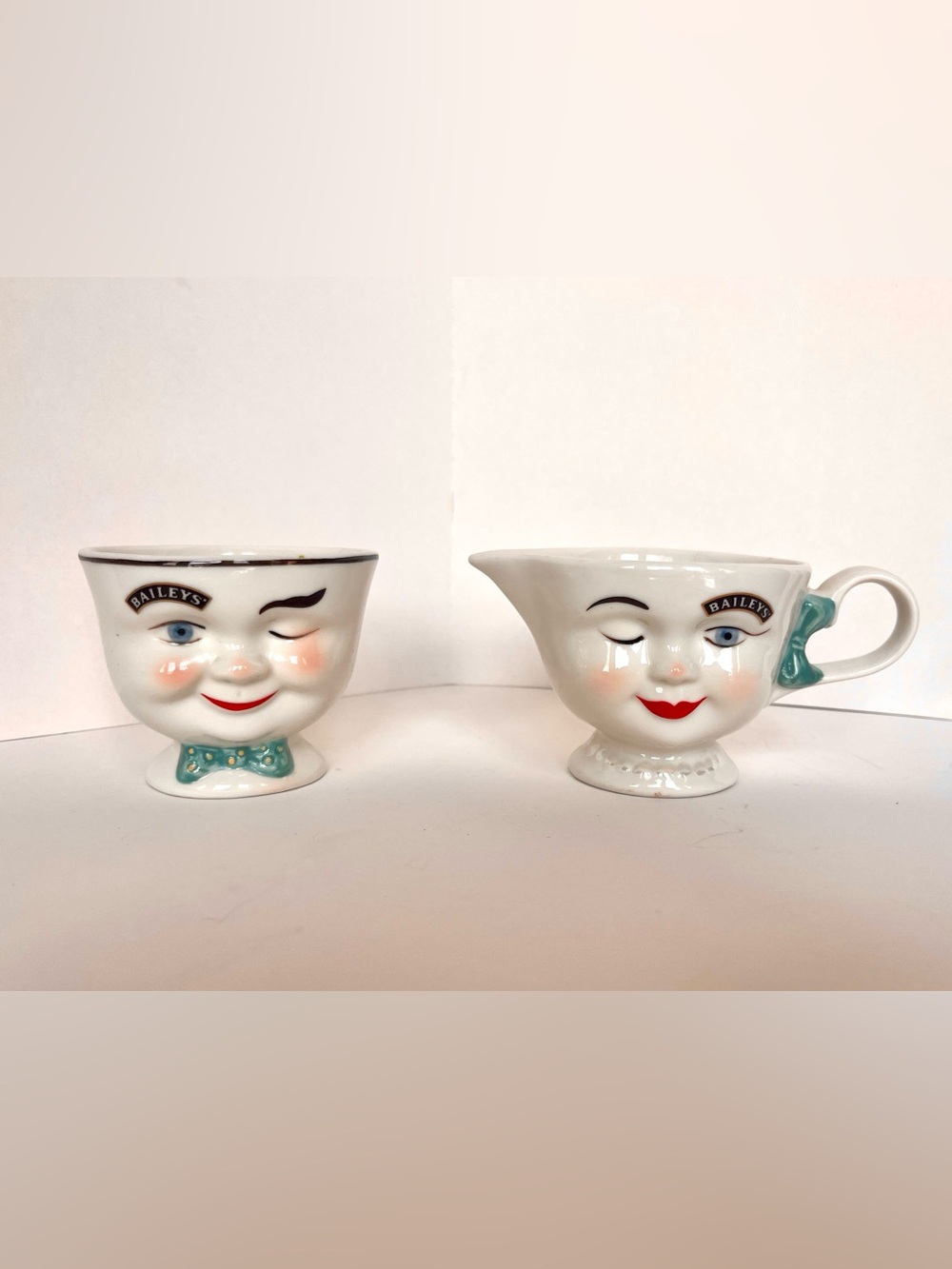 Baileys White Winking Face Mug Set vintage 1996